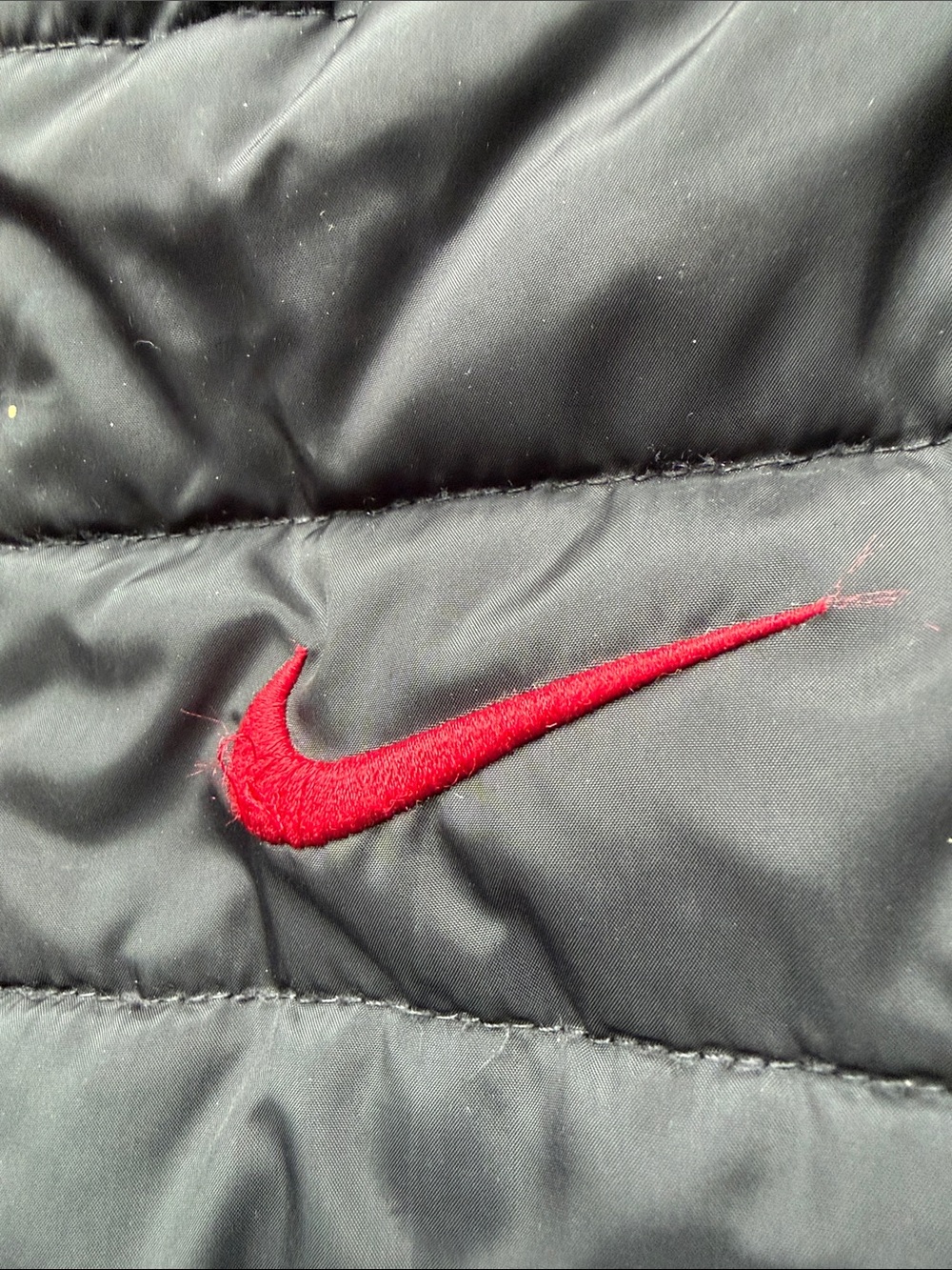 Boys Nike Kids Hooded Puffer Jacket in Charcoal with red - Picture 2 of 7